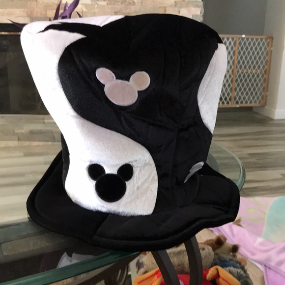 MAD HATTER HAT FROM WALT DISNEY WORLD O/S ADULT BLACK & WHITE EXCELLENT COND. - Picture 2 of 6